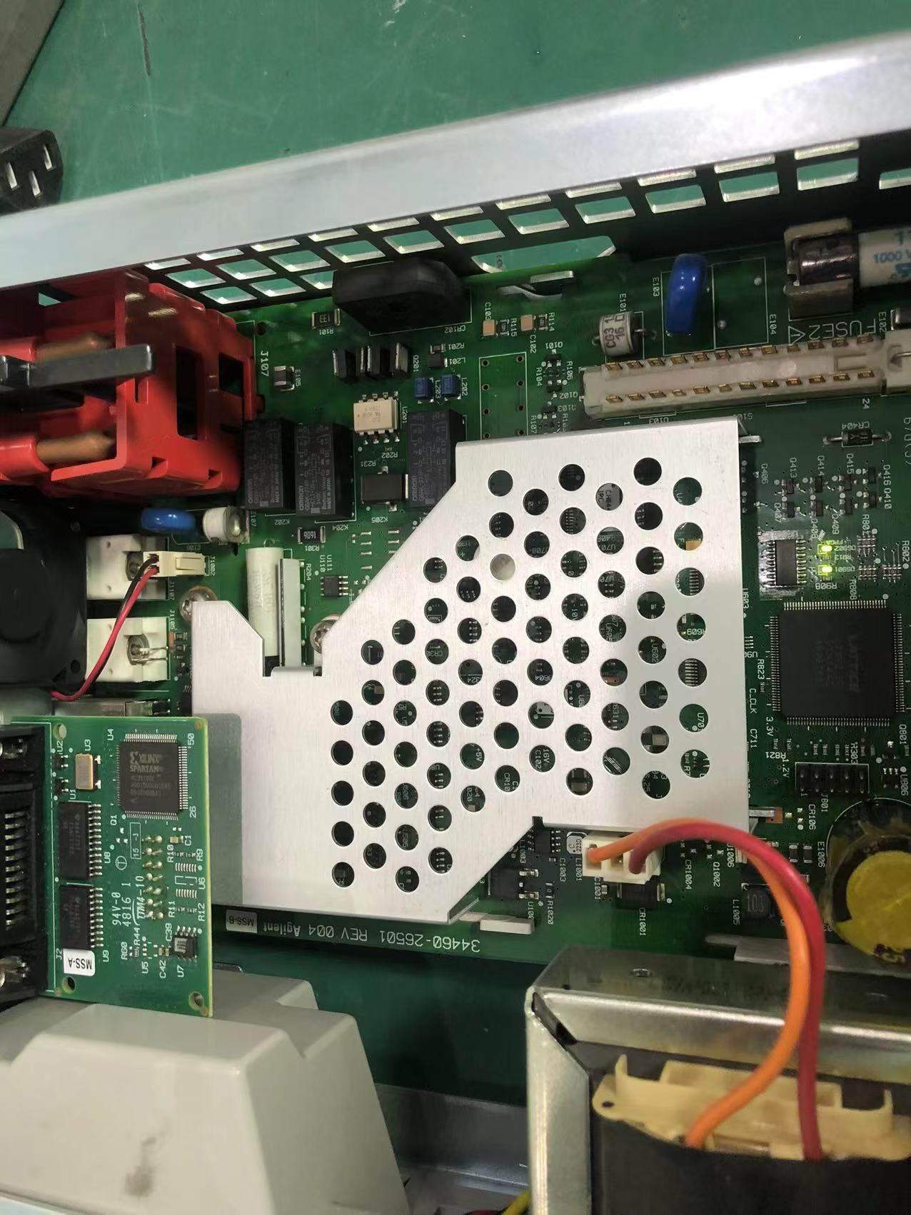 6333d511498c0.jpg 維修萬(wàn)用表34461A 7.jpg