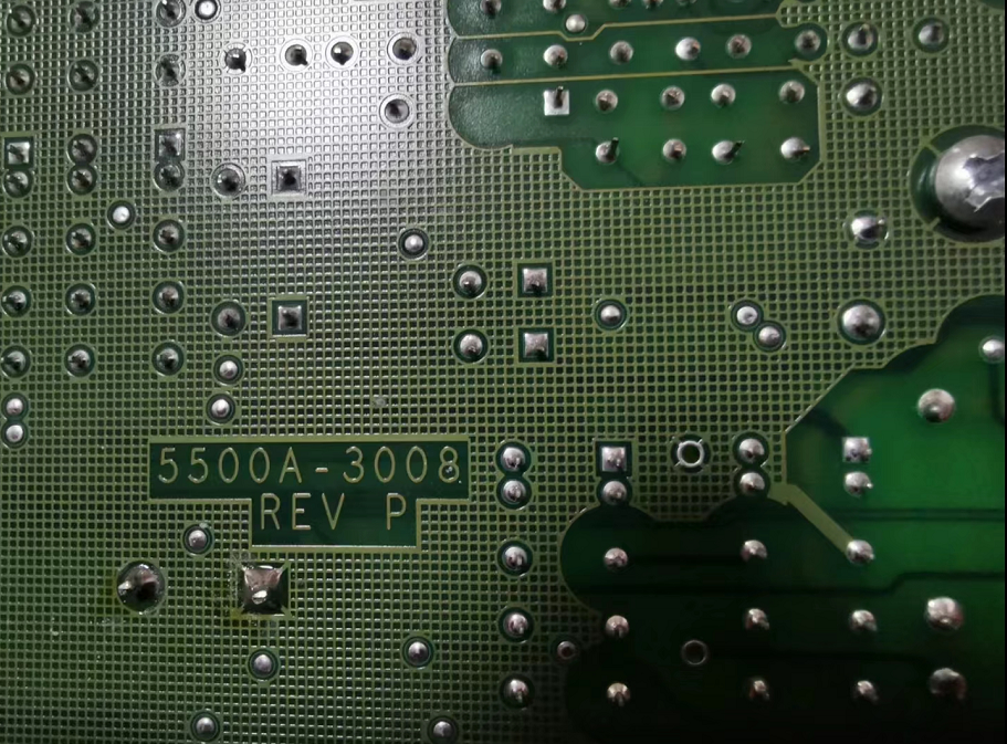 6347c9998fcbc.jpg 維修多功能校準儀FLUKE5500A 1 .jpg